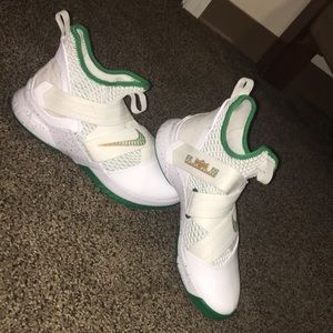 Lebron soldier 12’s basketball shoes